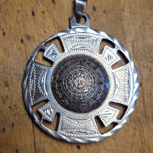 Sterling silver vintage Mayan calendar pendant - Picture 1 of 9